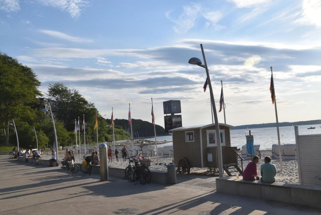 Fewo1846 Intermar - Kajuete Foerdeblick: Family-Friendly Studio with Sea View Balcony Gluecksburg Exterior photo